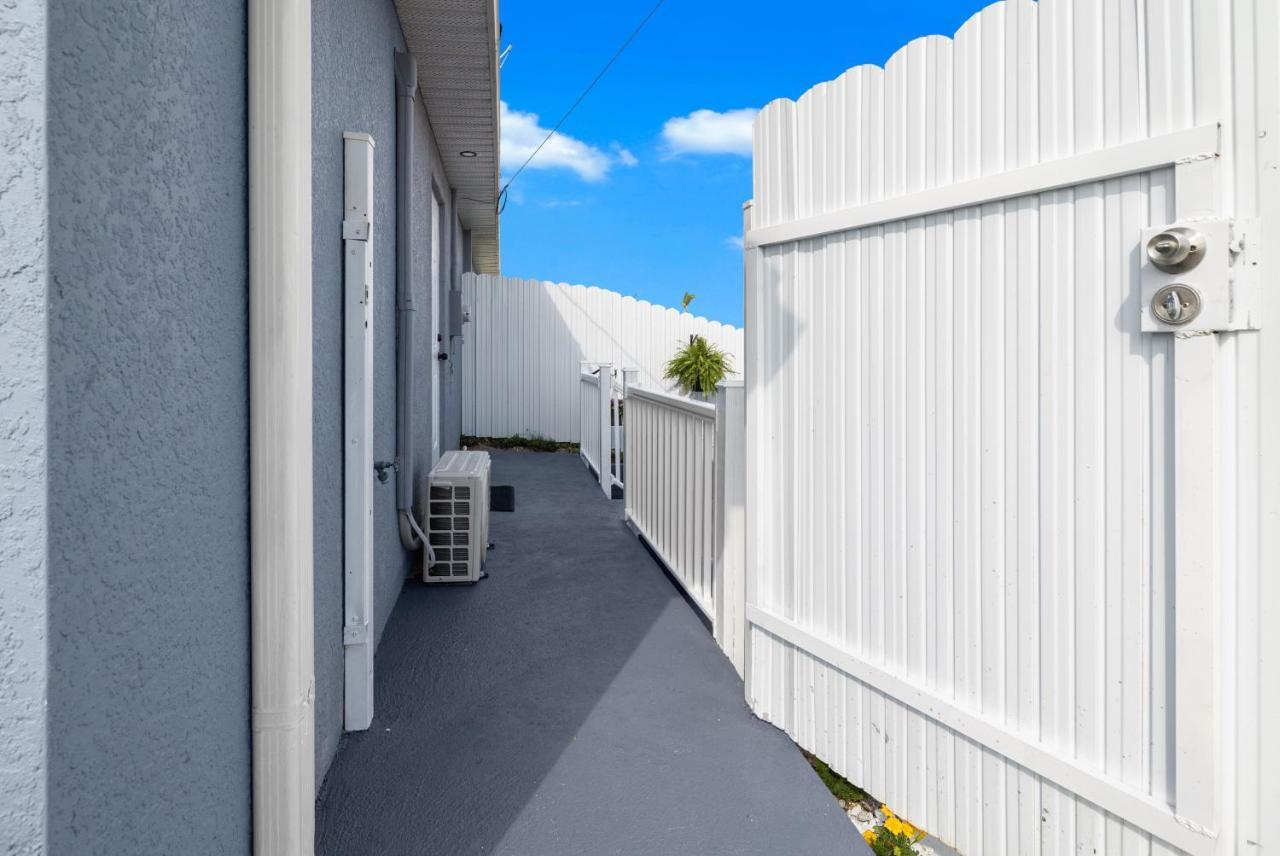 Tropical Paradise Cape Coral Exterior photo